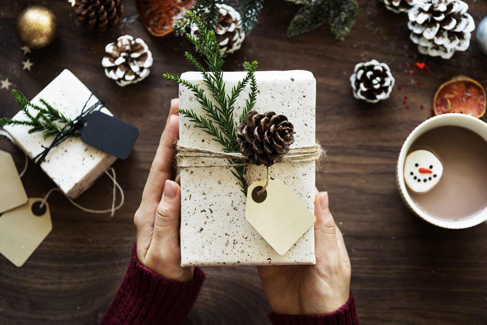 Weihnachten im Radio | Sobald der erste Leuchtschmuck wieder in den Fenstern hängt, die ersten Lichtlein brennen und der Sturm auf die Tannenbäume losgeht, ist klar: Weihnachten steht vor der Tür. Radio Summernight sorgt dafür, dass du bis zum Weihnachtsfest bestens mit Weihnachtsmusik versorgt bist. So kommst du richtig in Weihnachtsstimmung! 7DC10DF8 8274 48A4 AF44 D147168CC4A2 |
