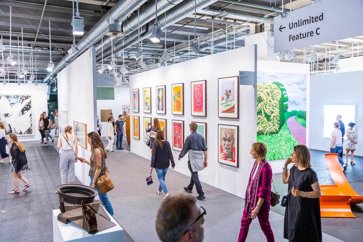 Podcast - Art Basel | Wen immer man fragt, was die Art Basel so besonders macht, die Antwort lautet stets: „Die Qualität“. Sowohl der Kunstwerke wie auch der Art der Präsentation. Einig sind sich nahezu alle: Die Art Basel in Basel ist die mit Abstand weltbeste Messe für moderne und zeitgenössische Kunst. WhatsApp Image 2019 06 23 at 23.50.43 |