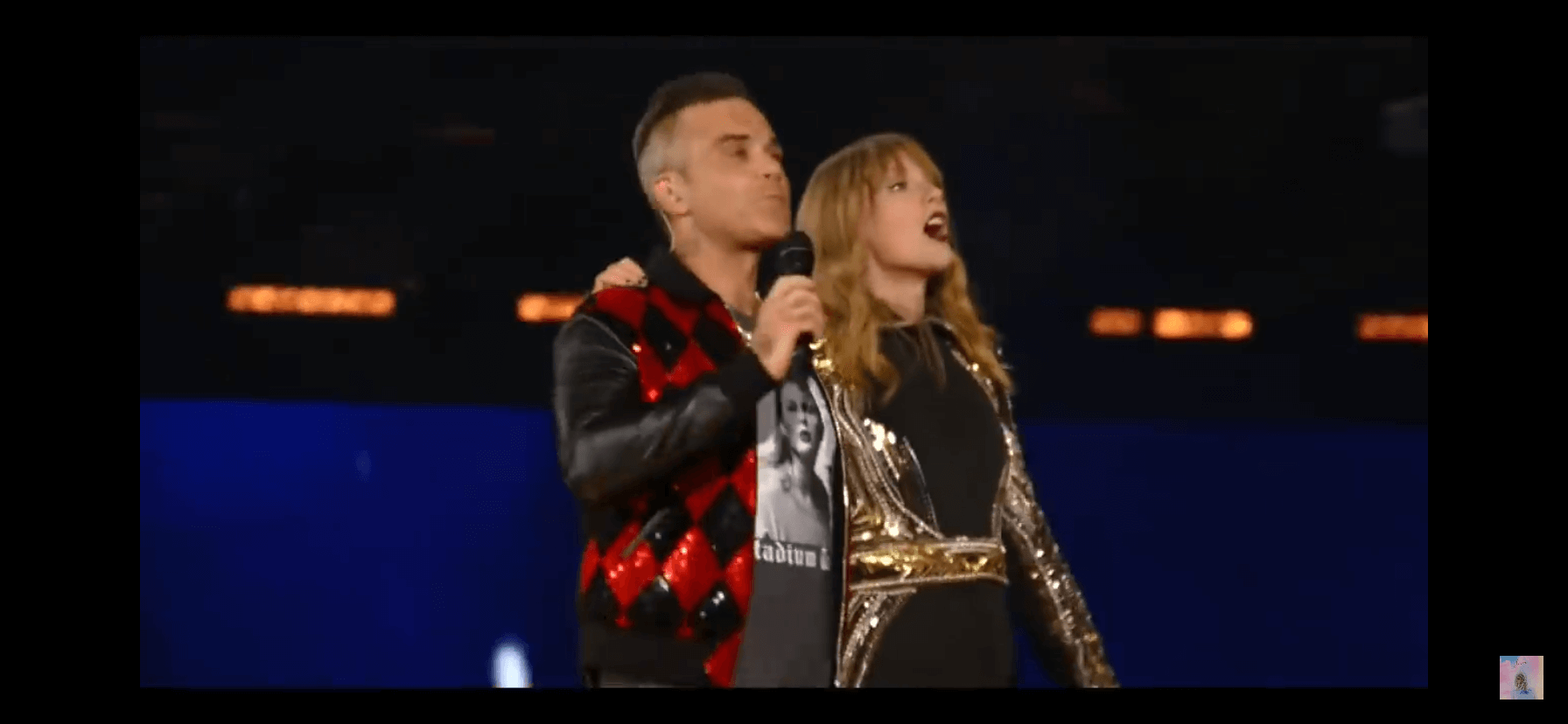 Die schlimmsten Duette der Musikgeschichte | Robbie Williams machts mit Helene Fischer? Wird es so schlimm wie diese furchtbaren Kollaborationen? Wir fürchten uns jetzt schon. 1A5A8028 C4EA 4530 B997 0A4503521F2E |
