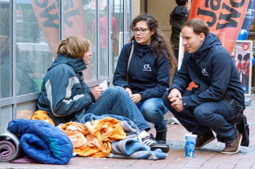 RadioAid | RadioAid ist ein Gemeinschaftsprojekt von einigen Radiostationen, welche einmal im Jahr eine Charity-Radio-Show Produzieren. Mit welcher soziale und wohltätige Organisationen unterstützt werden. CEAD2605 05D4 455A 8276 35894F420576 |