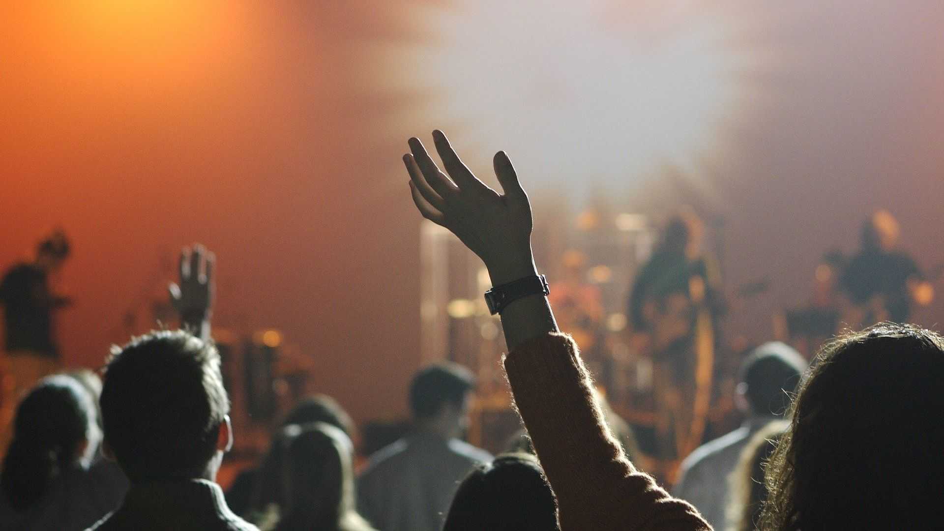 Festivals im Nachbarland abgesagt, zieht die Schweiz nach? | In Deutschland ist der Festivalsommer seit heute vom Tisch. Auch große Hallenkonzerte wird es bis Ende August nicht geben. Radio Summernight 1 |
