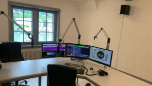 DAFC5947 194D 44F0 A21D 7A6CC10EA3E1 | Werde Radiomoderator/in beim Jugendradio! Hinterlasse uns deine Kontaktdaten im Formular und du bist deinem Traum Hinter dem Mikrophone zu stehen einen Schritt näher.