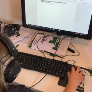 Ferienpass 2021 | Diese Woche startet für Radio Summernight die Ferienpasswoche, insgesamt 40 Kinder und Jugendliche schauen jeweils ein Tag bei uns vorbei. Sie Recherchieren, Berichten und Senden Live aus dem Studio. cropped-21-05-16-12-33-48-1822-scaled-2.jpg