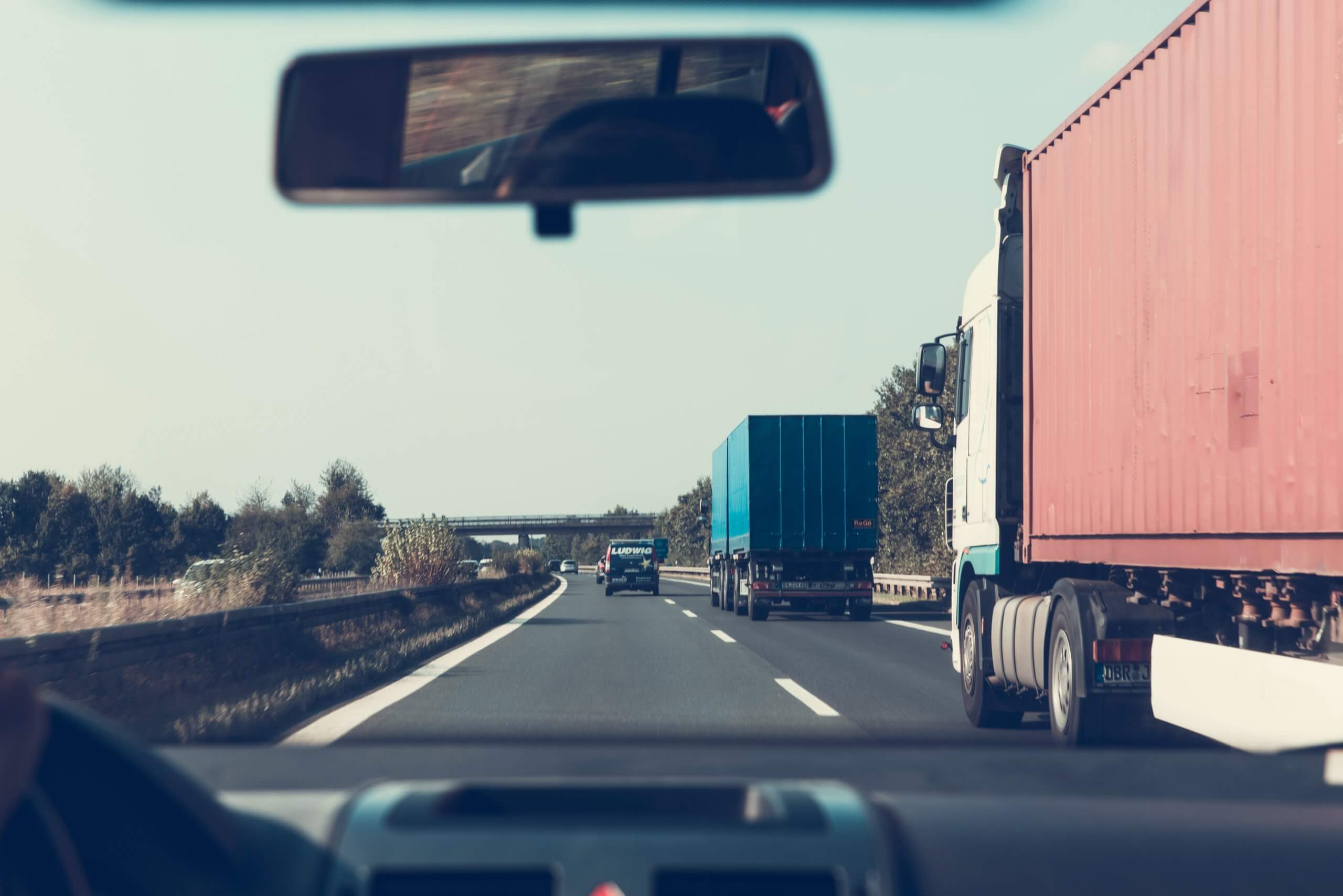 Transportgewerbe schlägt Hygiene-Alarm | Der Schweizerische Nutzfahrzeugverband ASTAG schlägt Hygiene-Alarm. Die Chauffeure, welche Täglich die Grundversorgung der ganzen Schweiz sicherstellen haben kaum noch Toiletten und Duschen. 068AFAAF 4AA7 42A0 8F26 7D6F177615E2 scaled |