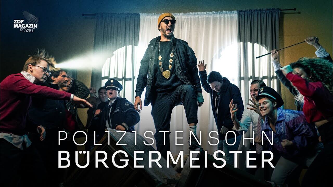 Jan Böhmermann: Polizistensohn goes Revolution | "Bürgermeister" macht einen Werbespot für Demokratie und Gewaltenteilung. Mit Haftbefehl. |
