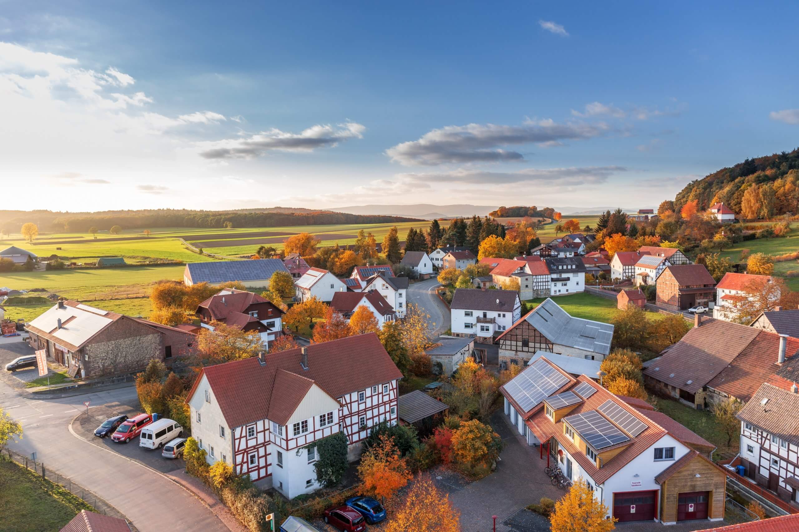 Preise und Mieten im Corona-Jahr 2020 drastisch gestiegen | Die Corona-Krise hat dem Schweizer Immobilienmarkt ihren Stempel aufgedrückt. Das Wohnen an sich hat aufgrund der Pandemie an Bedeutung gewonnen und die Zahlungsbereitschaft erhöht: Sowohl die Preise für Wohneigentum als auch die Mieten sind 2020 gestiegen. Preise und Mieten im Corona-Jahr 2020 gestiegen