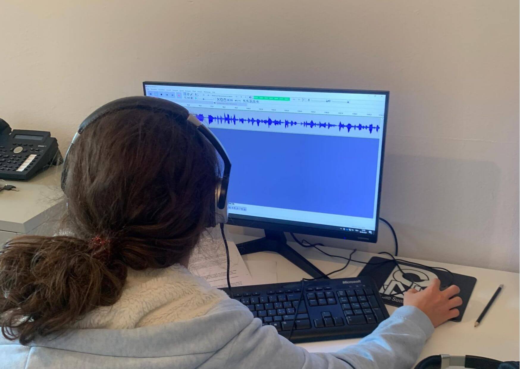 Ferienpass 2021 | Diese Woche startet für Radio Summernight die Ferienpasswoche, insgesamt 40 Kinder und Jugendliche schauen jeweils ein Tag bei uns vorbei. Sie Recherchieren, Berichten und Senden Live aus dem Studio. Design ohne Titel 1 |
