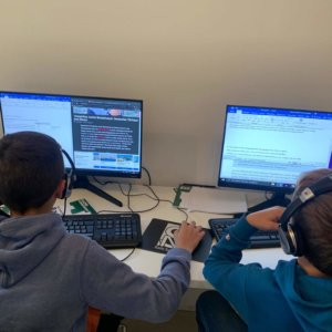 Ferienpass 2021 | Diese Woche startet für Radio Summernight die Ferienpasswoche, insgesamt 40 Kinder und Jugendliche schauen jeweils ein Tag bei uns vorbei. Sie Recherchieren, Berichten und Senden Live aus dem Studio. Ferienpass 2