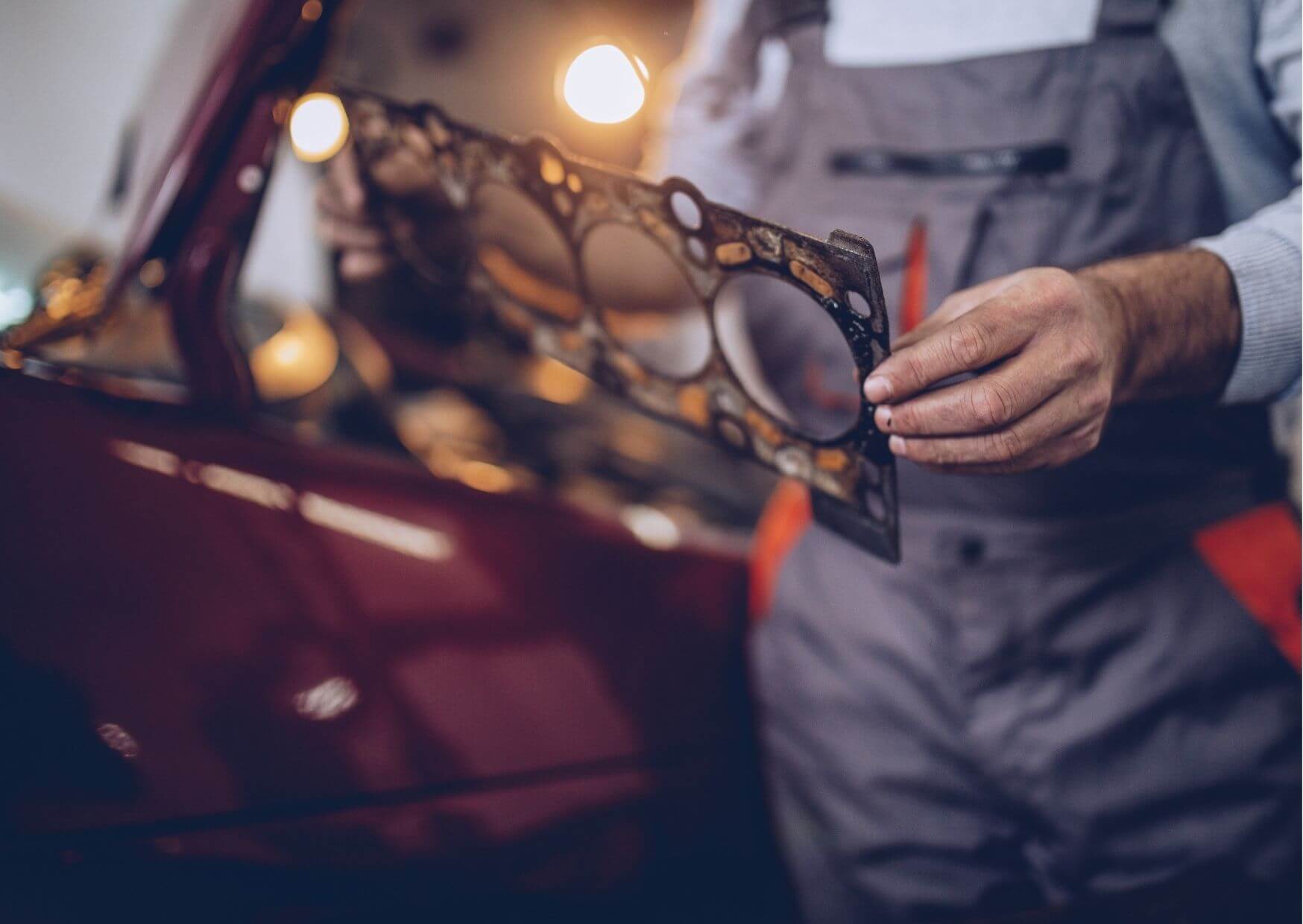 Was tun bei aufblinken der roten Warnleuchte? | <p>
Werbung Wenn während der Fahrt eine gelbe oder rote Lampe blinkt oder leuchtet, sind viele Autofahrer verunsichert. So mancher ahnt gleich: jetzt wird’s teuer. Doch stimmt das?
(glb) Viele der Warnleuchten sind selbsterklärend: Klar, wenn das Zapfsäulen-Symbol leuchtet, heißt es tanken. Doch was, wenn ein Symbol aufblinkt das man nicht kennt? Viele gehen dann ihn eine Garage. Das moderne Auto heutzutage ist vollgepumpt mit Elektronik, diese wird von Steuergeräten und Sensoren überwacht. Das reicht vom Motormanagement über Fahrerassistenzsysteme wie ESP oder ABS, die Regelung des Ladestroms bei Elektroautos und Steuerung des Fernlichts bis hin zur Klimaanlage und der Navigation. Dass diese Hard- und Software extrem kompliziert aufgebaut ist, verwundert nicht, zumal die Steuergeräte und Anzeigen untereinander im Auto auch noch vernetzt sind. Ein Defekt hat daher oft auch Einfluss auf andere Funktionen. Hier den Fehler zu finden, gelingt meist nur noch mit modernen Diagnosegeräten. Ist der Fehler ein defektes Steuergerät ist es heutzutage in Werkstätten aus Kostengründen meist üblich, es komplett gegen ein neues auszutauschen. Je nach Gerätetyp können so mal schnell 2.000 CHF und mehr auf der Rechnung stehen. Doch das müsste nicht sein. Viele dieser Steuergeräte könnte man reparieren ohne grossen Aufwand und ohne grosse Kosten. Die Kostenersparnis gegenüber einem Neuteil liegt bei 30 bis hin zu 90 Prozent je nach Hersteller und Aufwand der Reparatur. Bei Stg24.de können defekte Steuergeräte und Elektronik-Komponenten zur Reparatur eingesendet, oder vorbeigebracht werden. Nach Erhalt des Steuergeräts erstellt die Firma Stg24.de einen Kostenvoranschlag. Auch die Reparaturdauer ist mit ein bis zwei Tage nach Eingang des Gerätes recht kurz.
Du kannst ganz einfach und unkompliziert das Reparaturformular hier ausfüllen um eine unverbindliche Offerte von Stg24.de zu bekommen.
Bei erfolgreicher Reparatur ist der Rückversand Deutschlandweit kostenlos, auch Bezahlungen per Nachnahme inklusive. Das heisst, du hast kein Risiko, du bezahlst erst bei Übergabe vom Paket den Reparaturpreis.
Noch vor wenigen Jahren war es üblich, defekte Autoelektronik gegen neue auszutauschen. Doch neue Umweltauflagen, höhere Kosten bei Neuteilen und das Bewusstsein der Verbraucher hat eine Trendwende herbeigeführt.</p> Design ohne Titel 22 |