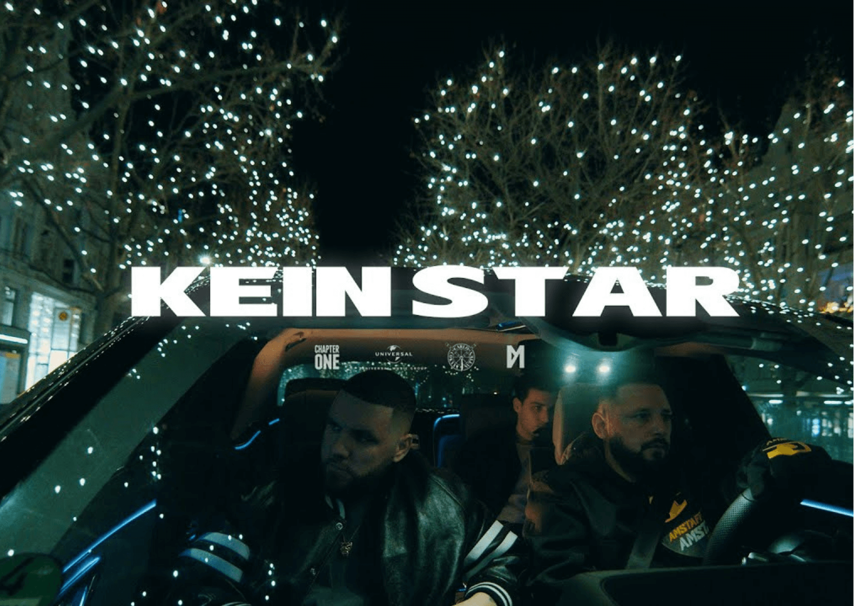 FLER & BASS SULTAN HENGZT: "Kein Star" gibt sich kleinlaut | (dol) "Ich bin kein Star hier, ich seh' die Blicke von den reichen Wichsern." Fler und Bass Sultan Hengzt geben sich kleinlaut. Zu Simes Branxons schwermütigen Streichern in der "Carlo Cokxxx Nutten"-Tradition treten die Berliner in "Kein Star" betont bodenständig auf. Über einen kompletten Song lässt sich die bescheidende Attitüde aber natürlich nicht durchhalten. Ein Mercedes fährt sich einfach geschmeidiger, wenn währenddessen geprotzt wird: "Ich roll' im S 500, deutsche Rapper Hartz IV." Design ohne Titel 5 |