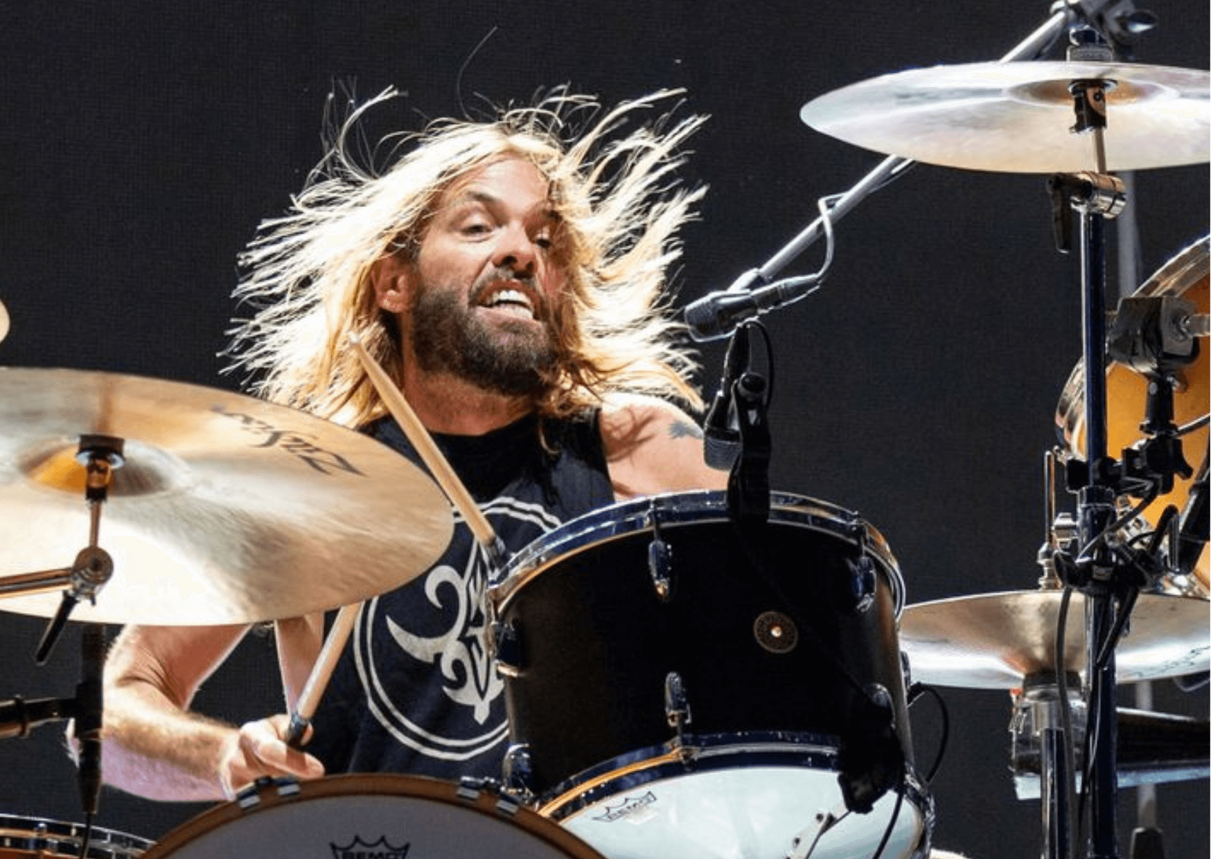 FOO FIGHTERS: Drummer Taylor Hawkins ist tot | Der Schlagzeuger, neben Dave Grohl das Aushängeschild der Foos, wurde tot in einem Hotelzimmer gefunden. Er wurde 50 Jahre alt. 969C476E E1CB 4E48 A7A4 D8E628C85B52 |