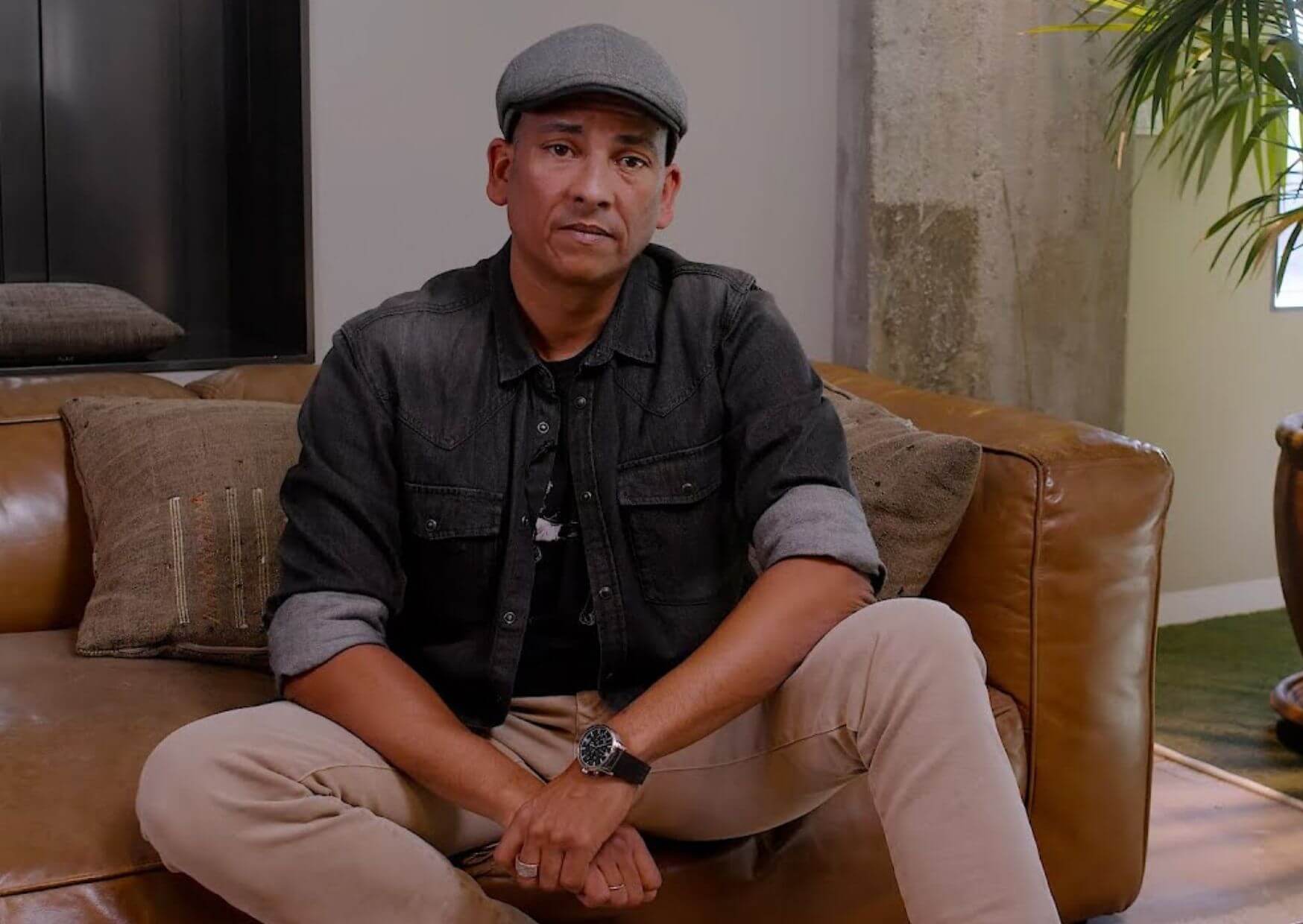 XAVIER NAIDOO: "Ich distanziere mich von allen Extremen" | Im Schatten des Ukraine-Kriegs zeigt der Sänger Reue: Er habe sich auf Irrwegen befunden. Design ohne Titel 42 |