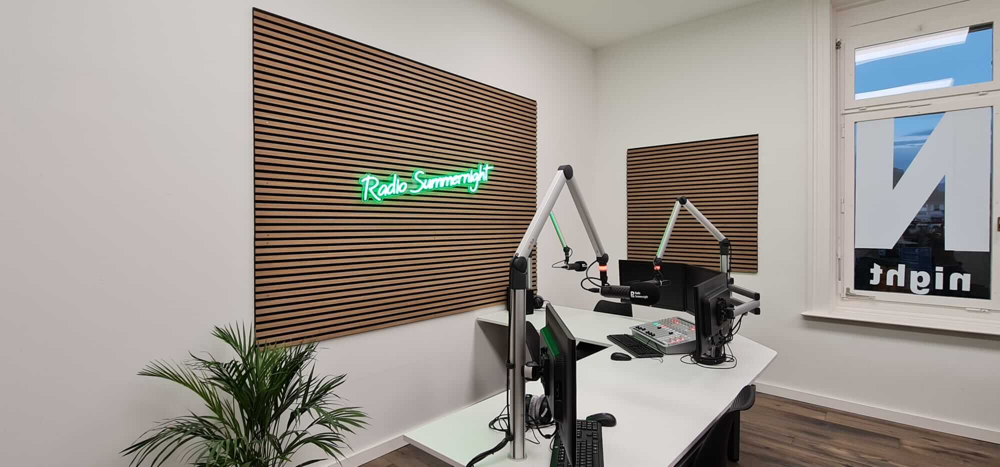 Zukunftstag 2024 bei Radio Summernight | Einmal im Radiostudio vor dem Mikrofon stehen, hinter die Kulissen eines Radios schauen und der Newsredaktion von Aarau24 bei der Recherche über die Schulter blicken: Am Zukunftstag am 14. November 2024 kannst du genau das erleben. Gerne heissen wir dich zum Zukunftstag 2024 willkommen. 11E67266 86D9 4C80 9F21 DA321D769965 |