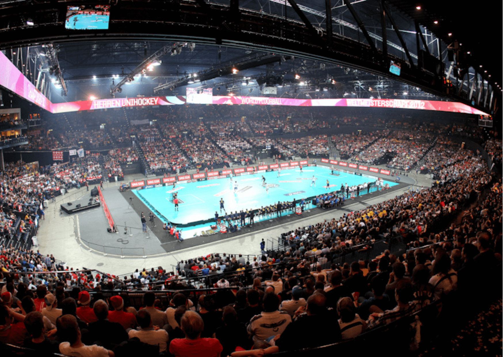 Unihockey WM 2022 in der Schweiz | Die Unihockey WM steht vor der Tür und dieses mal wird die 14. Unihockey WM in der Schweiz ausgetragen. Die WM läuft vom 5-13 November in Zürich in der neu eröffneten Eishockey Halle Swiss Life und Winterthur in der AXA Arena. Kopie von Artikel Bild radiosummernight.ch 4 |