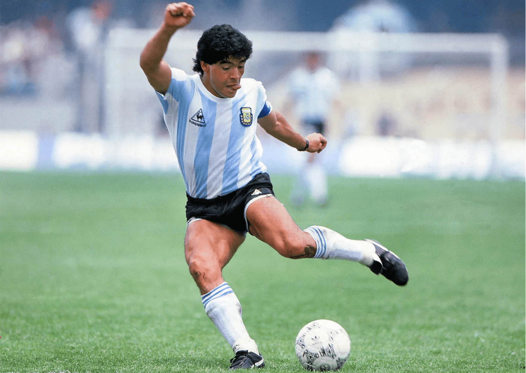 MARADONA | Die Legende des Weltfussballs, der argentinische Fußballspieler Diego Armando Maradona Franco. Kopie von Artikel Bild radiosummernight.ch 6 |