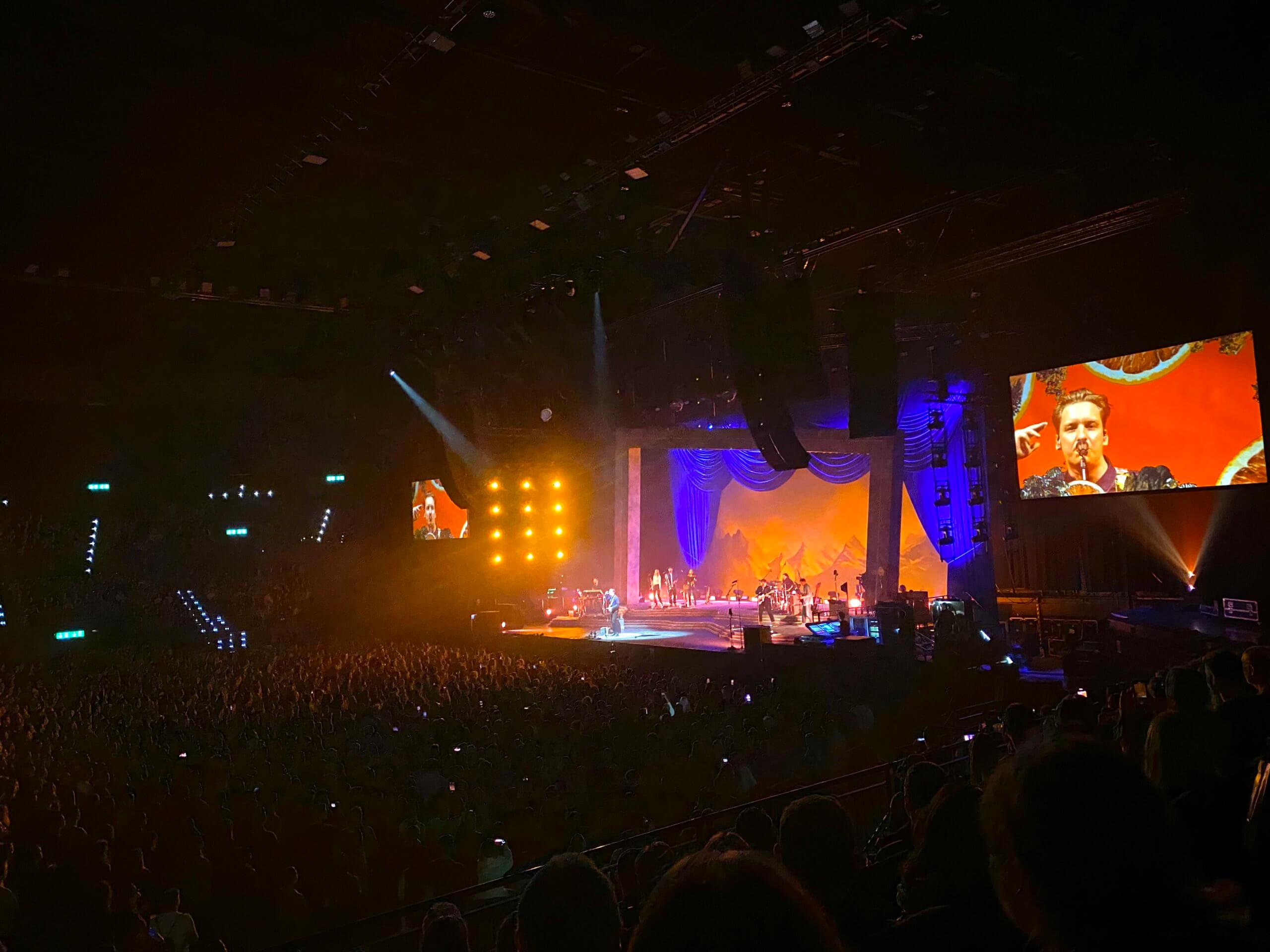 George Ezra sorgt für Stimmung im Hallenstadion | Am 25. Februar hatte George Ezra anlässlich seiner aktuellen Tour ein Konzert im Hallenstadion in Zürich. Als Vorsänger performte der britische Sänger Passenger, welcher das Publikum mit seinem weltberühmten Song ,,Let Her Go“ beeindruckte. IMG 4442 scaled |
