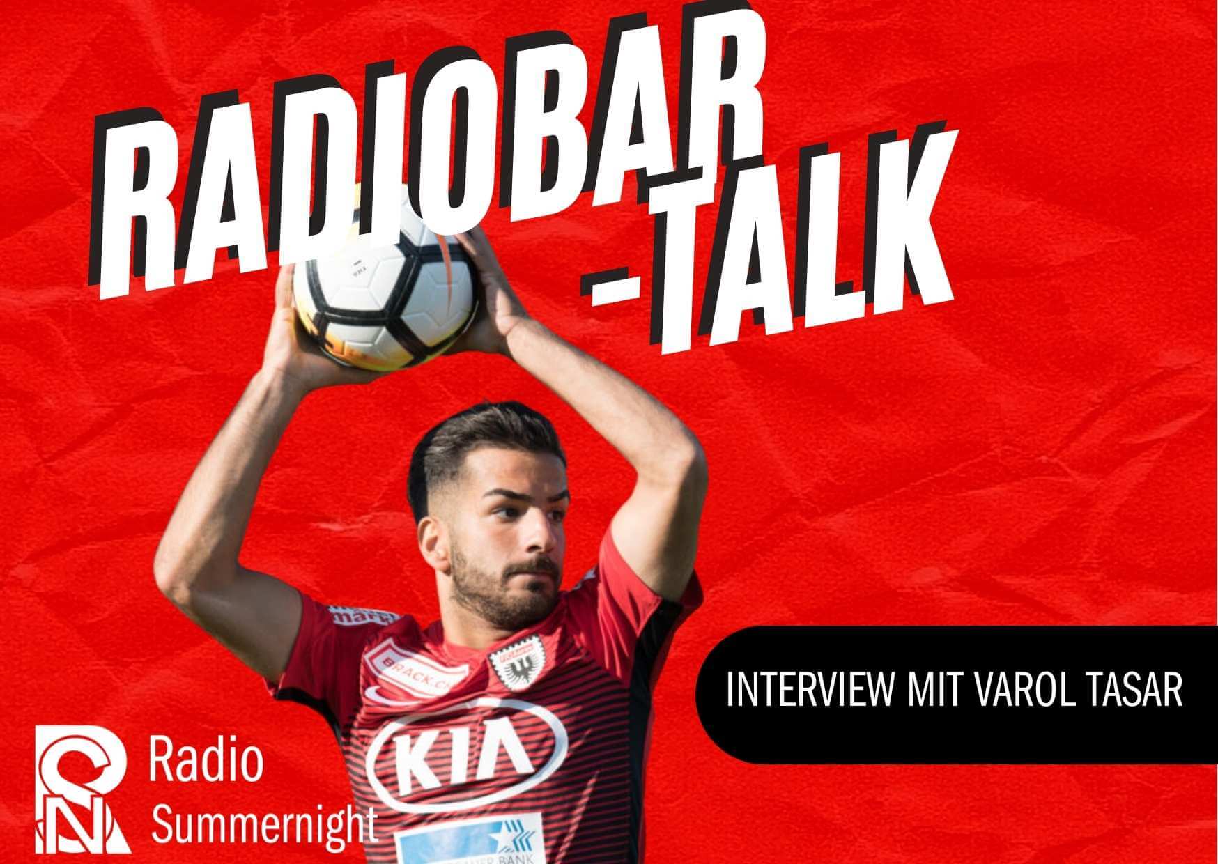 Radiobar - Talk mit Varol Tasar (FC Aarau) | Die Radiobar, dein Event um mit dem FC Aarau Spieler Varol Tasar in Kontakt zu kommen und Ihm deine Brennenden Fragen zu stellen. Werde Teil der Sendung und probiere dein Können aus, als Radiomoderator/in! Geniesse einen Drink an der Bar, das Ambiente der Radiobar oder werde aktiv und mach mit und stelle fragen an Varol. Die Radiobar ist interaktives Radio, sprich du kannst, musst aber nicht mit machen. Wo wir sonst Radio machen, serviert das Team von Radio Summernight an der Radiobar einmal monatlich erfrischende Getränke und feine Snacks. Bei der grossen Getränkeauswahl findet bestimmt jede*r etwas: Eistee, Kaffee, diverse Cocktails und natürlich Bier. 0181B3FC 1D26 4257 8FB4 E26B0AAA313B |
