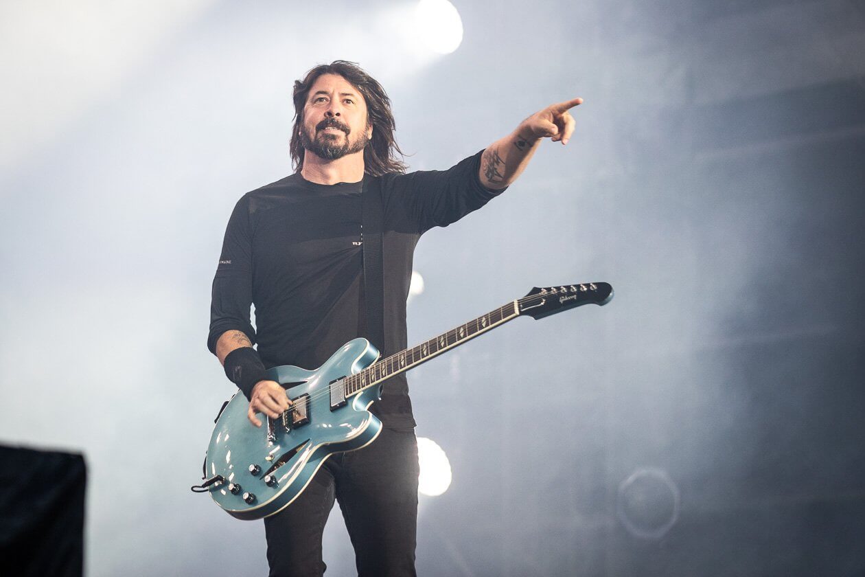 FOO FIGHTERS: Neuer Song "Rescued" | Der erste Song des neuen Albums "But Here We Are" ist da - lupenreiner Stadionrock mit erwartungsgemäß traurigem Text. E63B1C2A DBC1 4BA8 976F BEF0A9C00D01 |