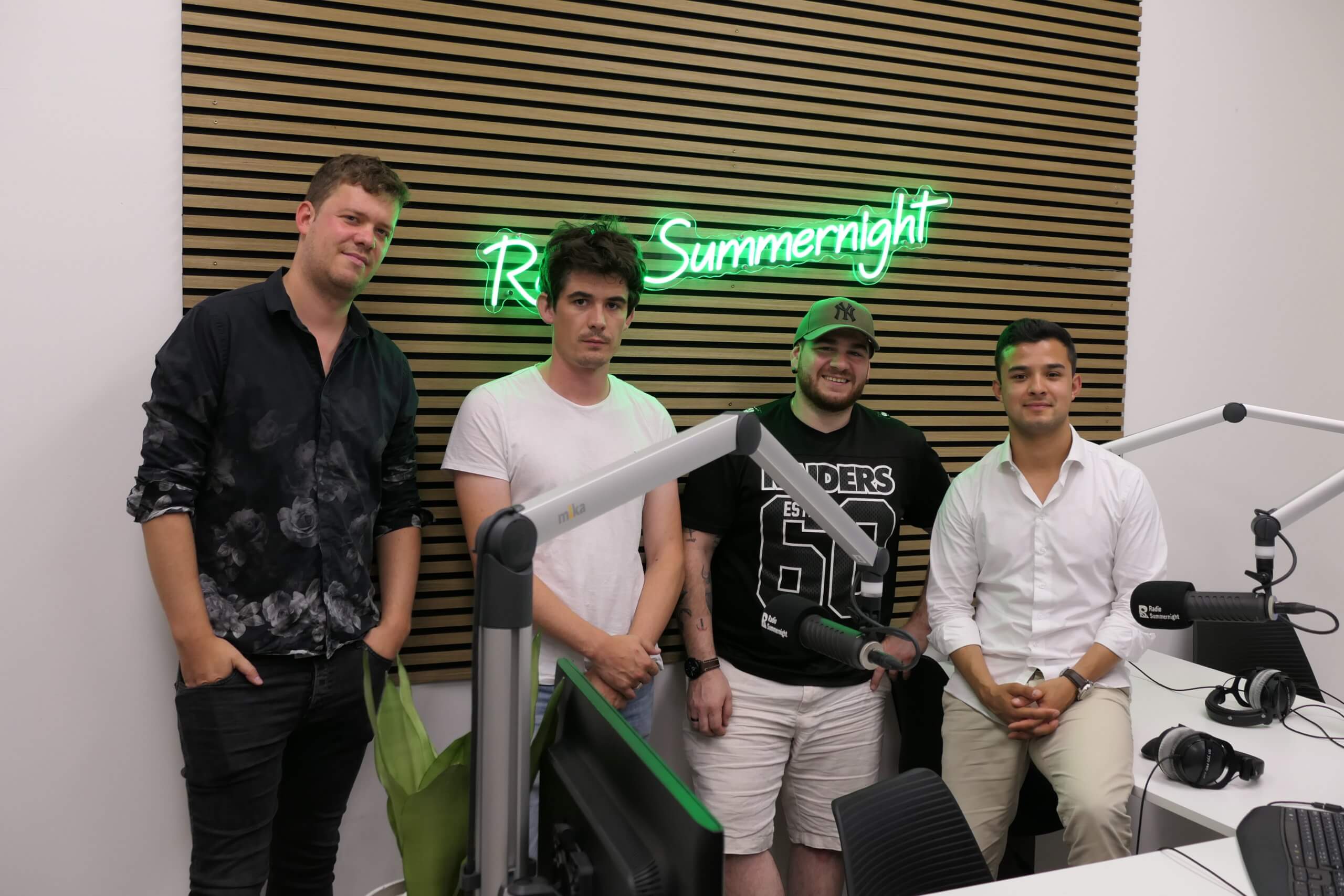 Rival Empire: "Zuhause - in Rappi-Jona - ist es bekanntlich am schönsten." | Serie Stadtfest RJ (4/5): Heute Abend 4. Folge Serie Stadtfest RJ live um 21:00 Uhr auf Radio Summernight oder ab jetzt online. Ab jetzt jede Woche am Donnerstag bis zum Stadtfest RJ. P1024132 sa scaled |