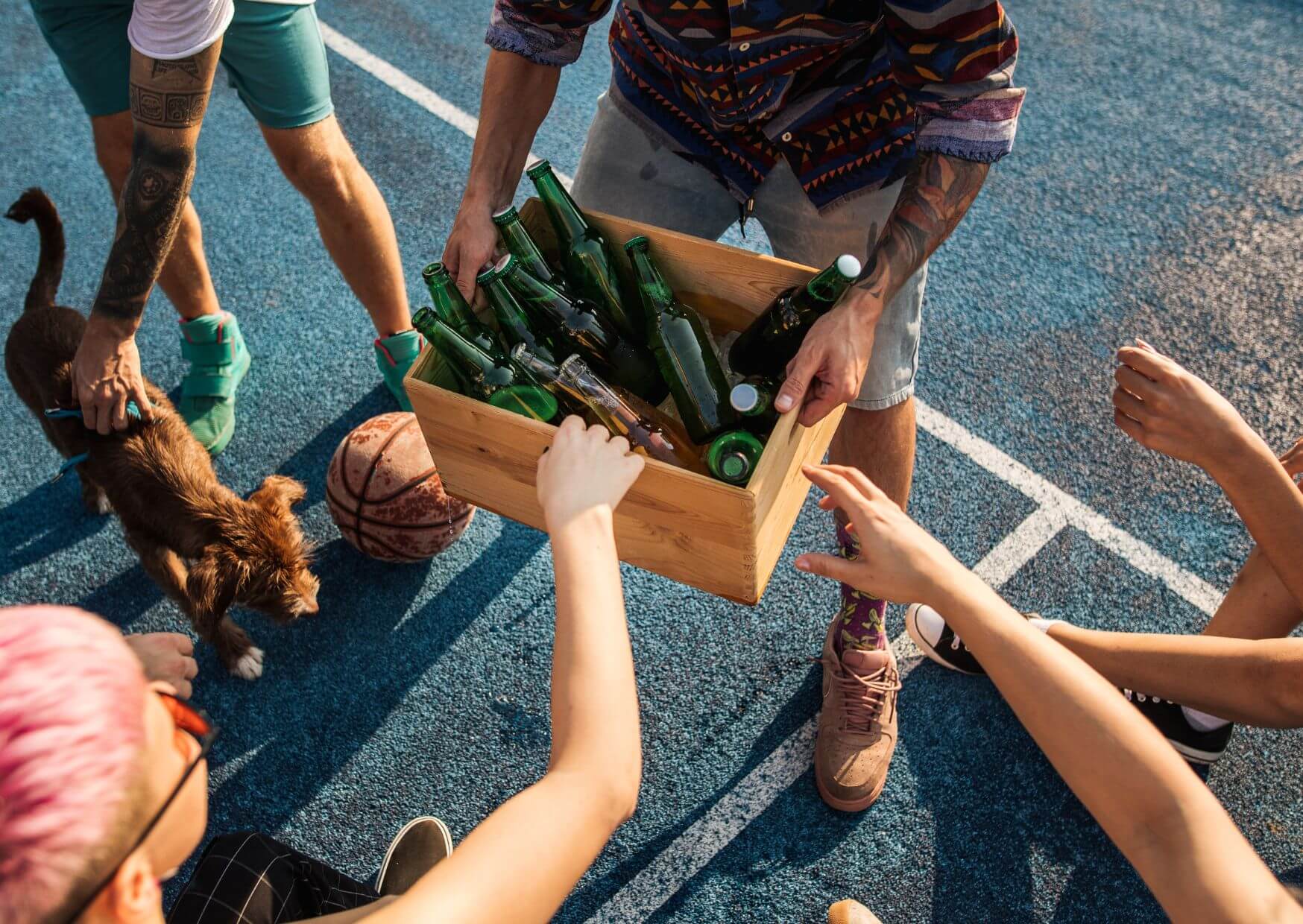 Gut durch den Sommer - Die Kunst des richtigen Trinkens im Sommer | Sommer ist die Zeit, in der die Sonne lacht und die Temperaturen steigen. Es ist die Zeit für Outdoor-Aktivitäten, Strandtage und Grillpartys. Doch während wir die warme Jahreszeit genießen, ist es entscheidend, eine Sache nicht zu vergessen: ausreichendes Trinken. RSN |