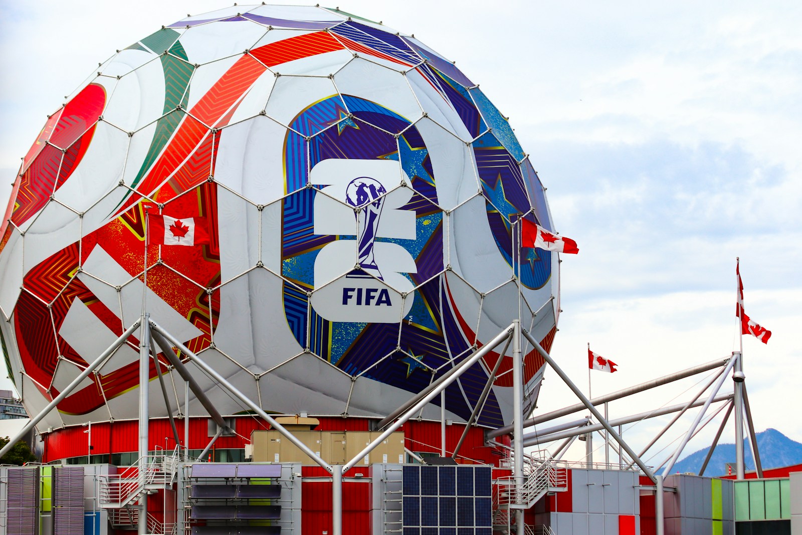 Schule Oberrieden: WM 1 A giant colorful fifa soccer ball structure with canadian flags.