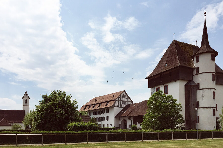 cropped Schafisheim Schloss und Kirche