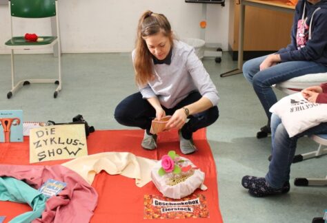 Zyklus-Show in Rüti ZH: Pubertäts-Workshop für Mädchen