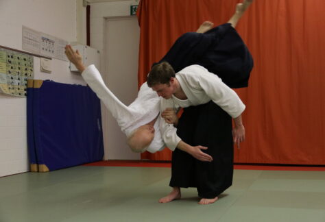 <trp-post-container data-trp-post-id='30999'>Aikido in Aarau: Holzschwert ausprobieren und Zeitung schneiden</trp-post-container>