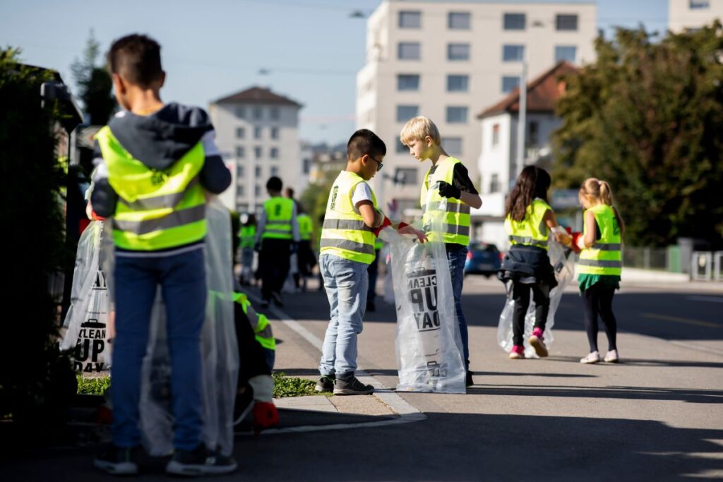 Gemeinsam gegen Littering: Der Clean-Up Day in Rüti 1 Gemeinsam gegen Littering: Der Clean-Up Day in Rüti