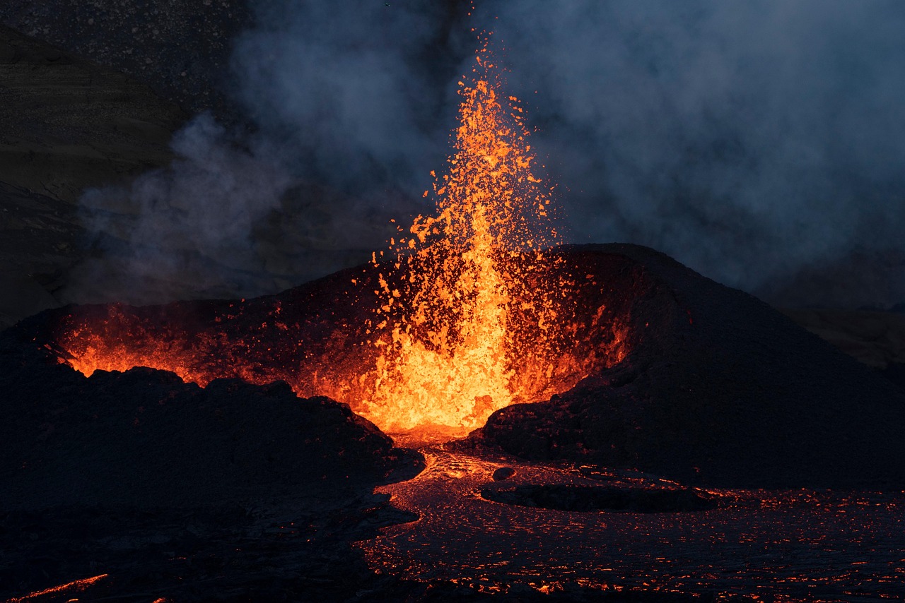 Ferienpass Luzern: Vulkanausbruch Hawaii | volcano, lava, iceland, nature, eruption, fire, heat, universe, crater, volcano, volcano, volcano, volcano, volcano, lava, fire