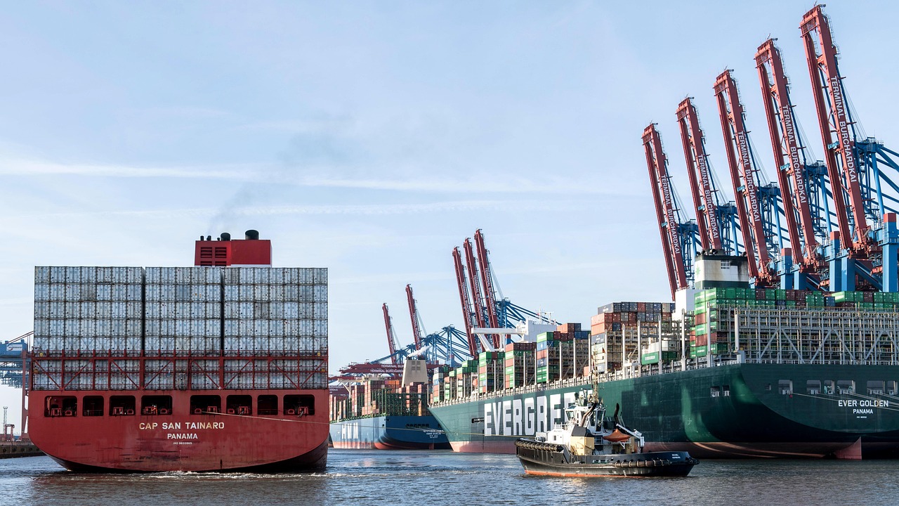 Ferienpass Rappijona.Containerschiff Firma Evergreen | container ships, port, ships, logistics, export, transport, freight, cranes, loading ramp, port cranes, container handling, transshipment point, cargo ships, freighter, tractor, container, containerschiff, fracht, hafen, hamburg, handel, schiff, kran, industrie, terminal