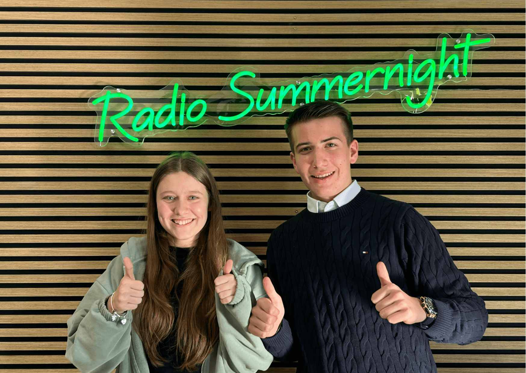 Audiokids geben Einblicke in ihre Welt | Ayleen und Dean haben beide ein aussergewöhnliches Hobby. Sie sind Audiokids. Ich habe sie zwei in unser Studio eingeladen, und wollte mehr erfahren. In dem Interview haben sie mir erzählt, wie sie dazu gekommen sind und was ihre grössten Herausforderungen sind. Ausserdem haben sie beide schon mehrere interessante Projekte gemacht, wie die Stimme in einem Kino Film oder bei einem Werbespot. Am Schluss erzählten sie mir noch, wie einen Aufnahmetag bei ihnen aussieht. AudioKids |