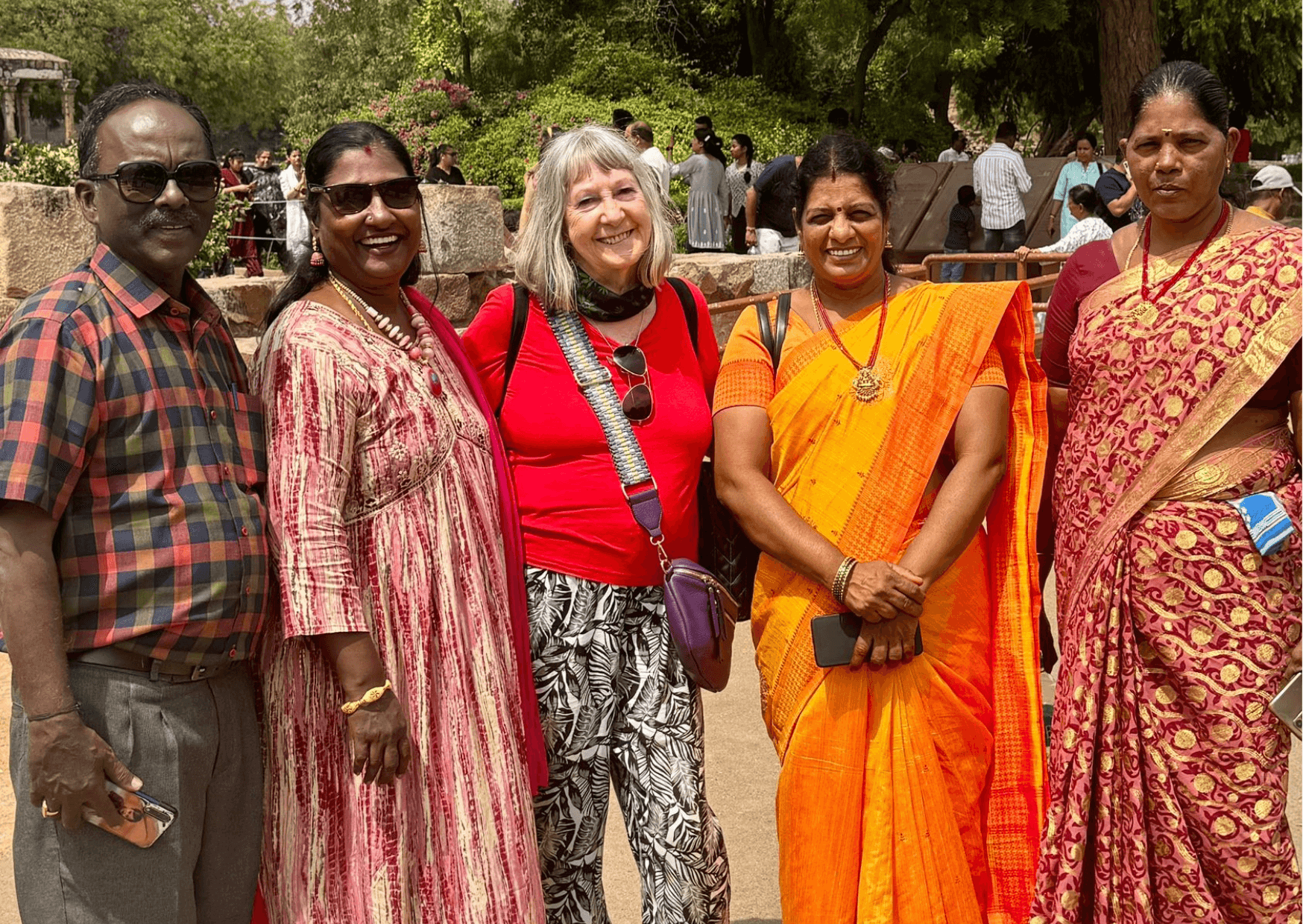 Béatrice Reise durch Indien | Béatrice Bosshard ist Mitglied unseres Vereins und eine leidenschaftliche Reiseplanerin. Ihr Beruf war stets ihre Passion und auch im Ruhestand reist sie mit grosser Begeisterung. Besonders ein Land hat über die Jahre ihr Herz erobert: das farbenfrohe, lebendige Bollywood-Indien. Beatrice in Indien 2 |