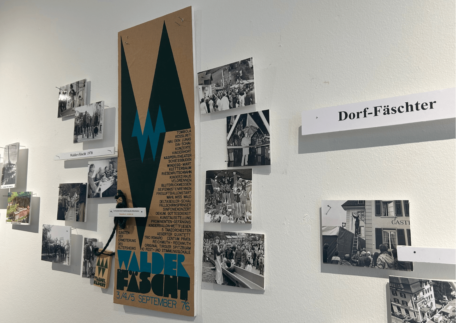 Neue Ausstellung zeigt alte Bilder von Walder Festtagen | Walderfest, Schwertfest, Schweizermeisterschaften, Schweizergarde Umzug und Schnee bis ins Tal. Im Heimatmuseum Wald ZH kann man all diese Feste und Momente nochmals anschauen und auf sich wirken lassen. Der Fotograf Wiget schenkte dem Heimatmuseum seine Fotos, wo all diese Anlässe darauf sind. Sie sollen jedoch nicht wieder im Archiv verschwinden, wo sie niemand mehr sieht, deshalb haben Werner Fuchs und Fritz Schläfli sich entschieden, eine Ausstellung namens „Zytzüge“ zu machen. Mehr dazu jetzt im Beitrag. Beitragsbild Zytzuege |