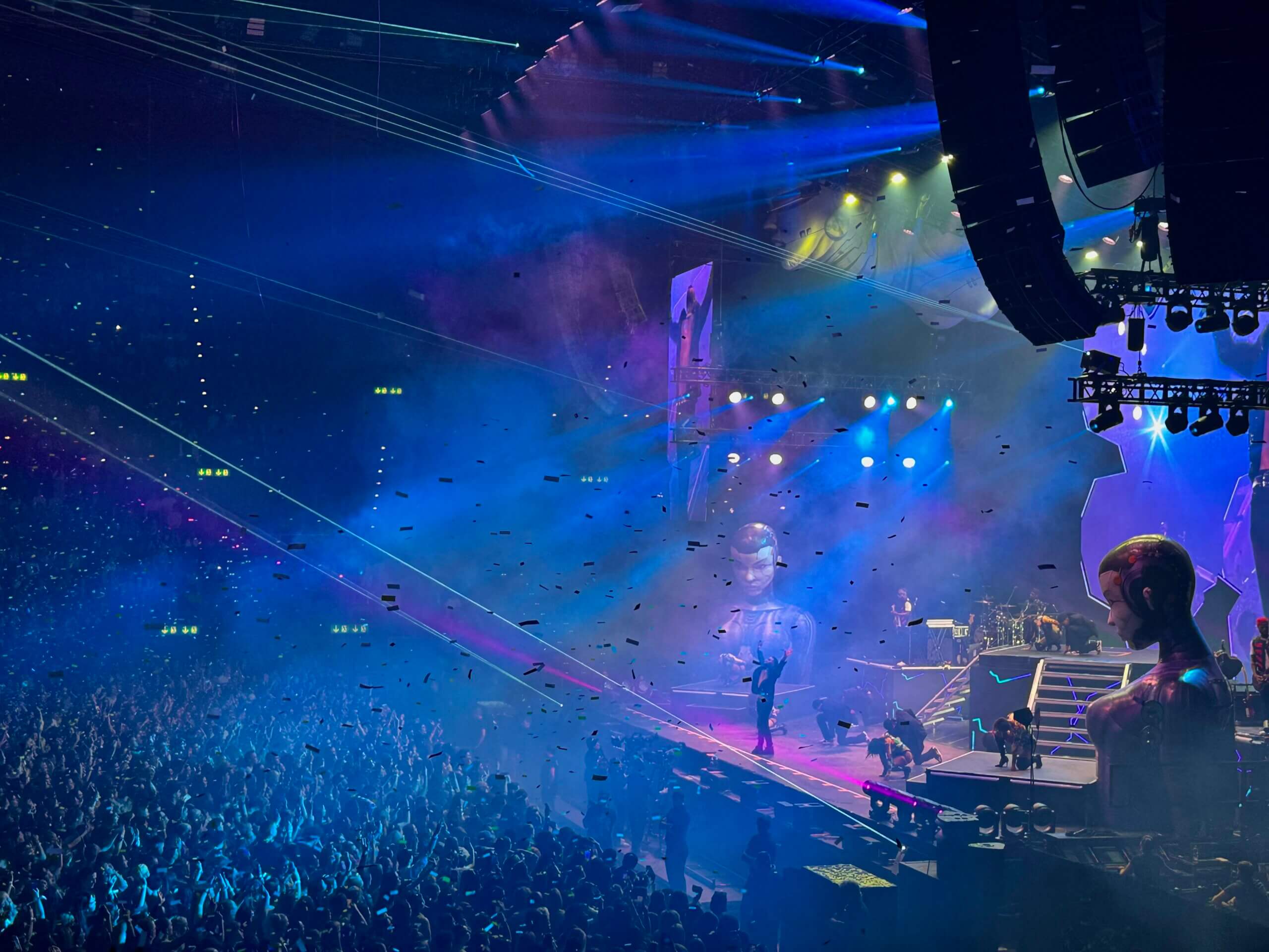 Jason Derulo sorgt mit Auftritt für Begeisterung unter Schweizer Fans! | Jason Derulo, der weltbekannte Pop- und R&B-Künstler, sorgte am vergangenen Freitag im Hallenstadion in Zürich für einen unvergesslichen Konzertauftritt im Rahmen seiner diesjährigen Nu King Tour. Vor einem begeisterten Publikum präsentierte Derulo nicht nur seine Hit-Songs, sondern überzeugte auch mit beeindruckenden Tanzeinlagen, die die Fans in Euphorie versetzten. (rs) IMG 1355 scaled |