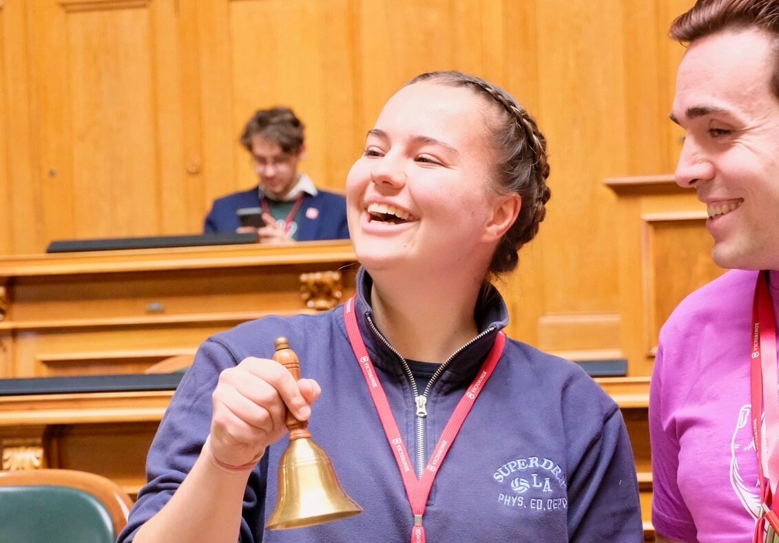 Radio Summernight überzeugt Jugendsession und holt den Prix Jeunesse | Radio Summernight wurde mit dem Prix Jeunesse 2025 ausgezeichnet. Die Auszeichnung wird jedes Jahr im Rahmen der Jugendsession vergeben und würdigt Organisationen, die sich besonders für junge Menschen einsetzen und ihre Anliegen sichtbar machen. IMG 2882 |