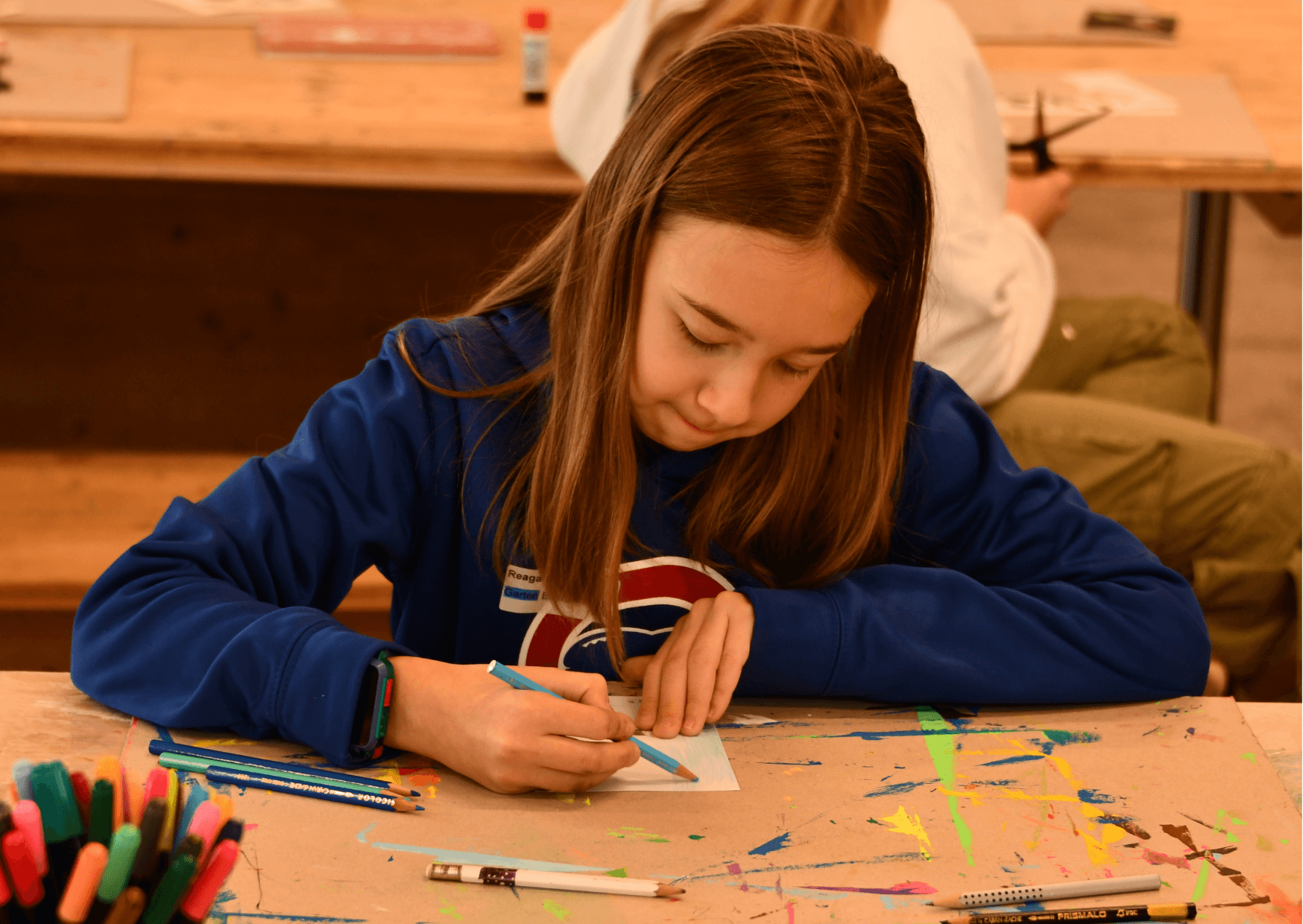 Kinderkonferenz 2024: Kinder sammeln Ideen für die Stadtplanung | Am 22. November fand die jährliche Kinderkonferenz in Rapperswil - Jona statt. Auch dieses Jahr sind zwischen 60 und 70 Kinder mit gespannten Gesichtern in die Türe des Kinder- und Jugendzentrum Rapperswil - Jona gekommen. In 5 verschiedenen Kursen werden den Kindern mit Experimenten, kreativen Aktivitäten oder spielerischen Aufgaben die Themen nähergebracht. In einem zweiten Teil durften die Kinder mit genau so viel Kreativität ihre Meinungen äussern. Kinderkonferenz 24 |
