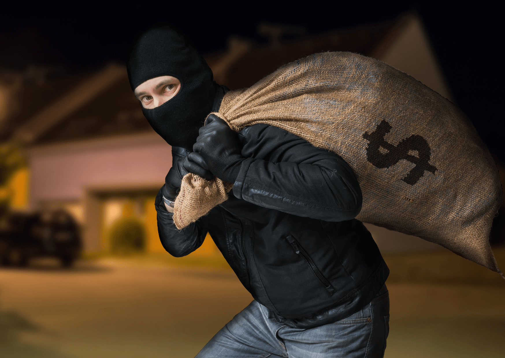 Raubüberfall und Taschendiebe | Gian und Ben reden über Taschendiebe und einen Raubüberfall, wenn du erfahren willst was die zwei genau reden musst du ihren Beitrag hören, sie reden über spannende zahlen und fakten. Am Zürcher Hauptbahnhof sind am Wochenende sechs Taschendiebe festgenommen worden sie haben jeweils in zweier Teams gearbeitet. Räuber haben den Laden Gübelin überfallen und 40 mio geklaut. Kopie von Artikel Bild radiosummernight.ch 1 8 |