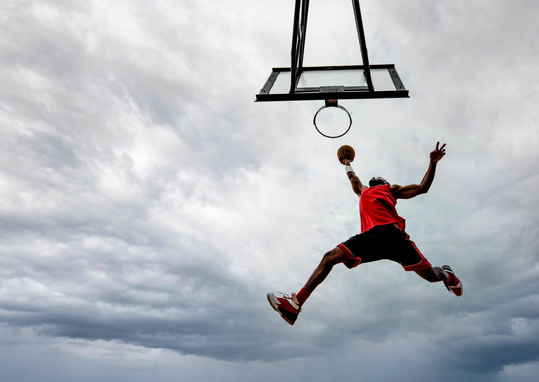 Michael Jordans Lebenslauf | In diesem Beitrag geht es um den wohl berühmtesten Basketball spieler der Welt. Michael Jordan! Hier wird euch ein bisschen aus seinem Leben und aus seiner Karriere erzählt. Kopie von Artikel Bild radiosummernight.ch 2 |