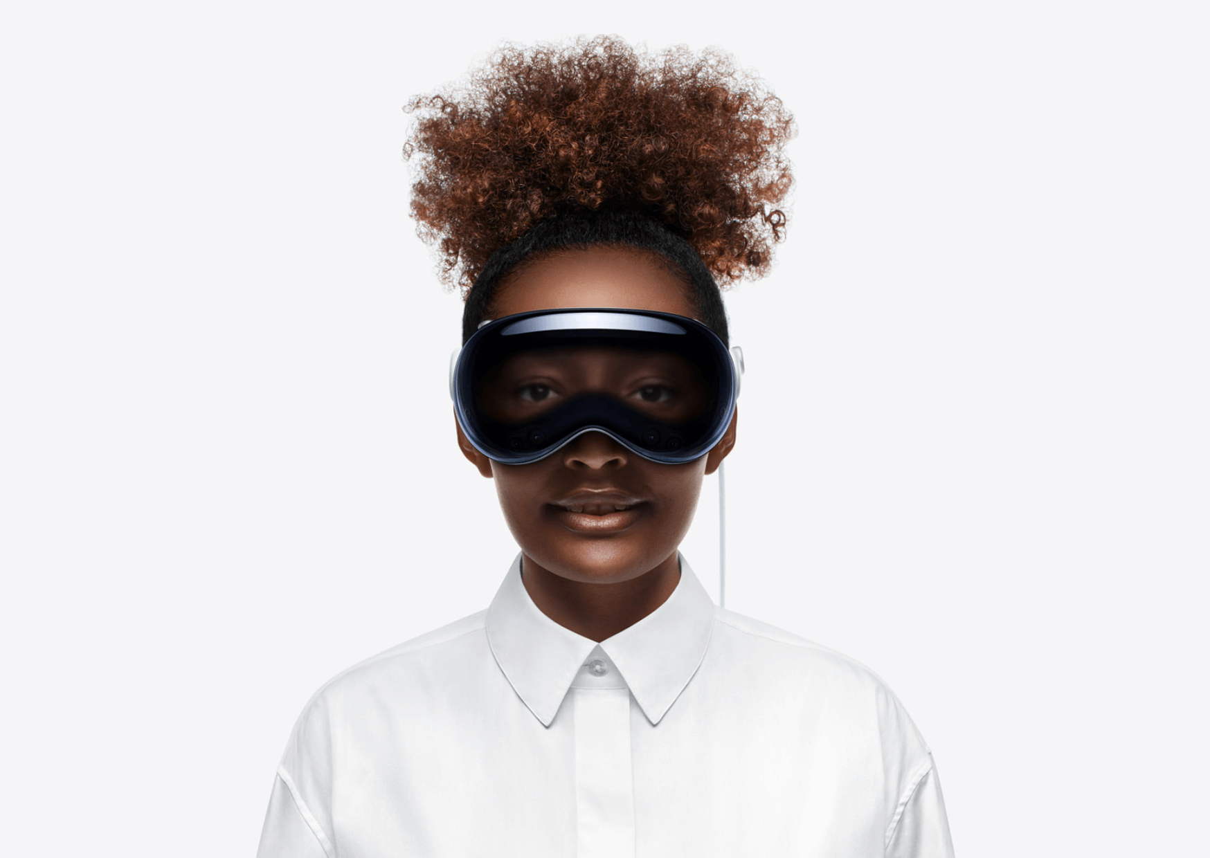 Apple Vision Pro ist es der Hype wert? | Die Apple Vision Pro ist eine Brille mit einer unendlichen Leinwand. Ausserdem verfügt man über eine dreidimensionale Benutzerfläche, die mit Händen, Augen oder auch mit der Stimme bedient werden kann. Man kann Filme und Fernsehsendungen in allen herkömmlichen Orten schauen. Apps können überall angeordnet, so wie beim Öffnen auf die perfekte Grösse aufgezogen werden. Kopie von Artikel Bild radiosummernight.ch 7 1 |