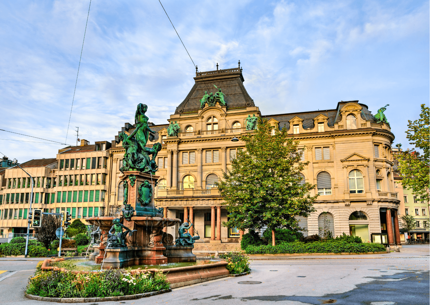 St.Gallen Radiobericht | Wir haben uns immer schonmal gefragt wie das mit St.Gallen. Also wer es gegründet hat, wie gross es ist, wann die Fussballmannschaft Meister wurde und so weiter. Dann haben wir uns für den Ferienpass angemeldet und sind auf die Idee gekommen das in einen Radiobericht zu packen weil diese Fragen und Antworten auch für andere Menschen interesannt sein können. Hier in diesem Radiobeitrag haben wir ein Paar solcher Fragen beantwortet. Kopie von Artikel Bild radiosummernight.ch 18 |