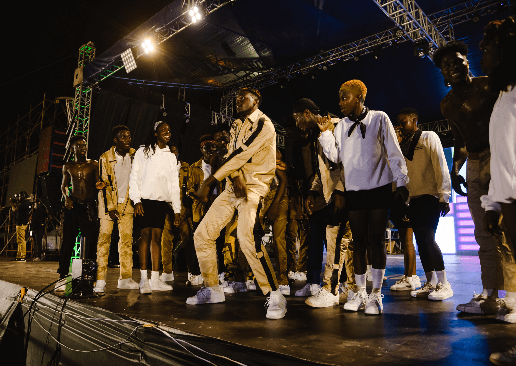 Afrikanische Feste | Ich erzähle euch über Afrikanische Feste. Ich habe 8 feste herausgefunden ich werde euch über 4 von denen erzählen. Ich werde euch einen von dem berühmtesten festen Afrika erzählen. Ich werde euch auch erzählen, wie und wo man es feiert. Kopie von Artikel Bild radiosummernight.ch 4 |