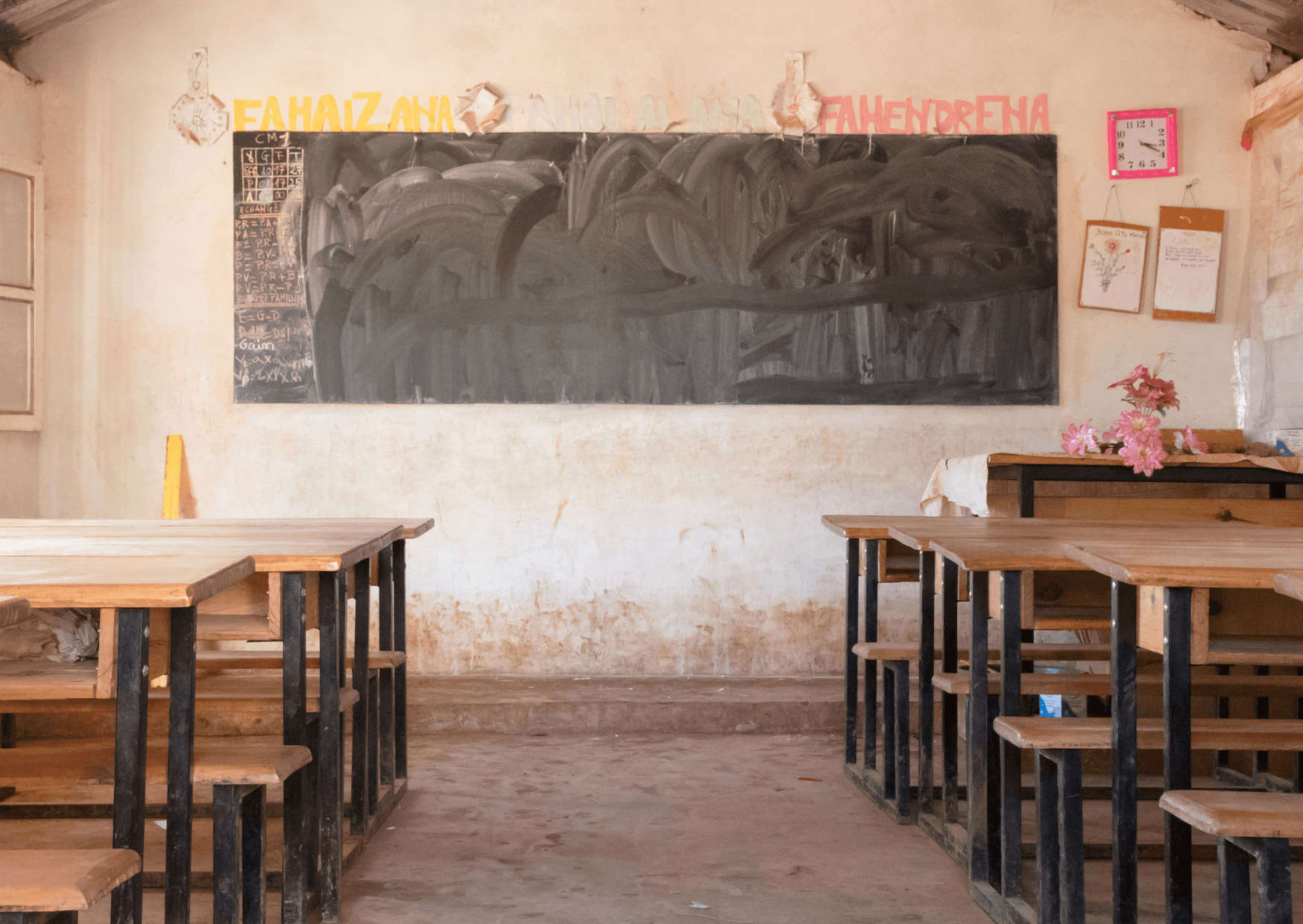 Lebensumstände Afrikas | Ich erzähle euch über das Leben in Afrika. Es geht darum, wie die Menschen in Afrika leben, wie das Afrikanische Schulsystem ist und welche Länder sicher oder unsicher sind. Ich erzähle euch auch, wie Häuser in Afrika gebaut werden. Ich hoffe euch gefällt diese Folge. Ich wünsche euch viel Spaß. Kopie von Artikel Bild radiosummernight.ch 6 |
