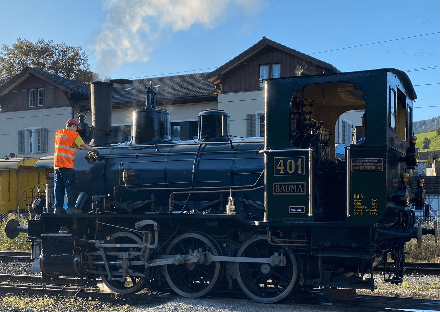 DVZO: Eine Reise durch die Eisenbahngeschichte im Zürcher Oberland | Der Dampfbahn-Verein Zürcher Oberland hat es sich zur Aufgabe gemacht, die faszinierende Geschichte der Eisenbahn erlebbar zu machen. Dabei werden historische Lokomotiven und Wagen liebevoll gepflegt und der Öffentlichkeit präsentiert. Kopie von Kopie von Artikel Bild radiosummernight.ch 17 |