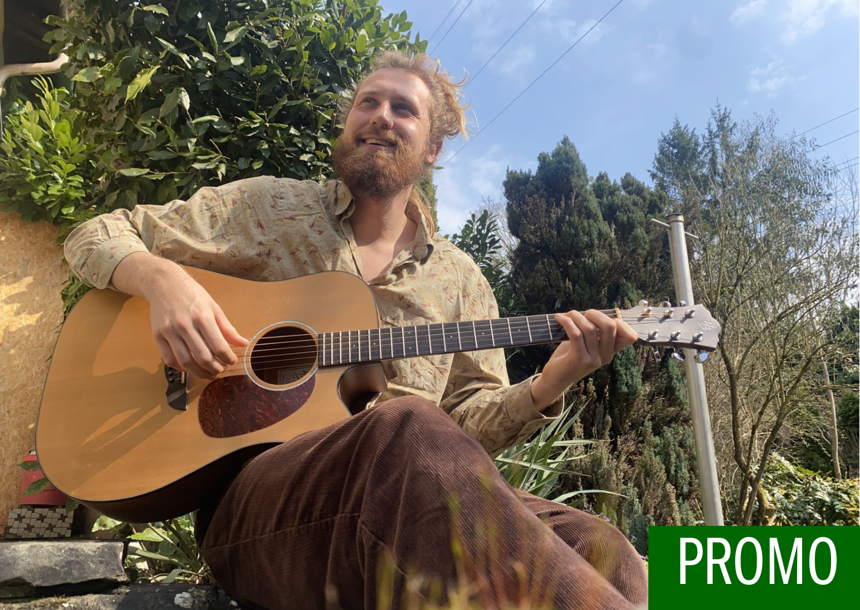 Improvisieren auf der Gitarre – Ein Einblick eines Züricher Gitarrenlehrers | Daraus entwickelt sich mit der Zeit ein eigenes Vokabular – so wie man beim Sprechen Lieblingswörter und Ausdrucksweisen hat. Dieses musikalische Vokabular wird umso reicher, je mehr man spielt, ausprobiert, hört und reflektiert. Genau das macht den Reiz aus: Improvisieren ist nicht das Gegenteil von Struktur, sondern ein lebendiger Umgang mit ihr. Kopie von PROMO Artikel Bild radiosummernight.ch 4 |