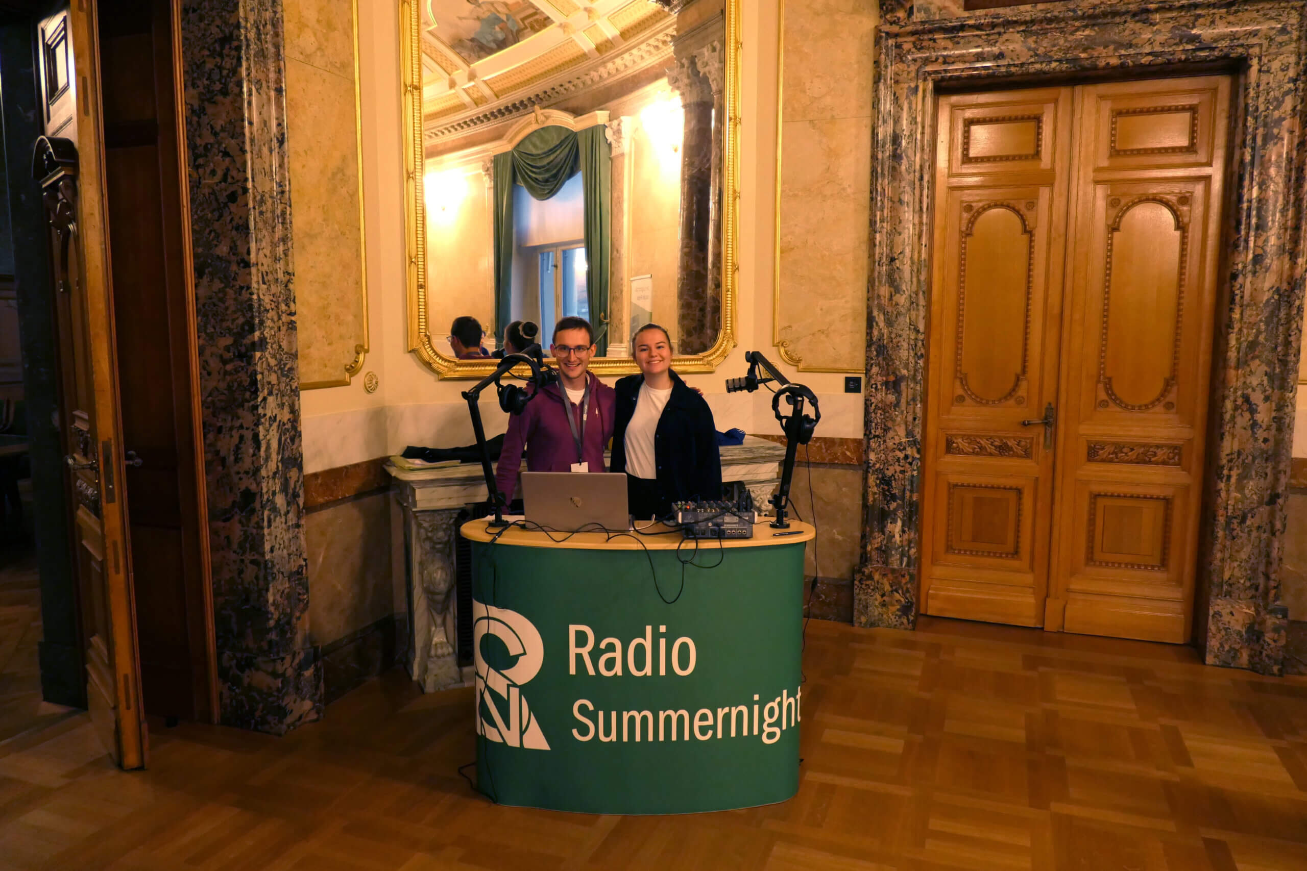Best of LIVE im Bundeshaus | Vom 9. bis am 12. November fand sie in Bern statt. Radio Summernight sendete direkt aus Bern. Schaue dir die Beiträge von der Jugendsession jetzt unserem Podcast “Jugendsession – Stimmen der Zukunft” an. P1082553 scaled |