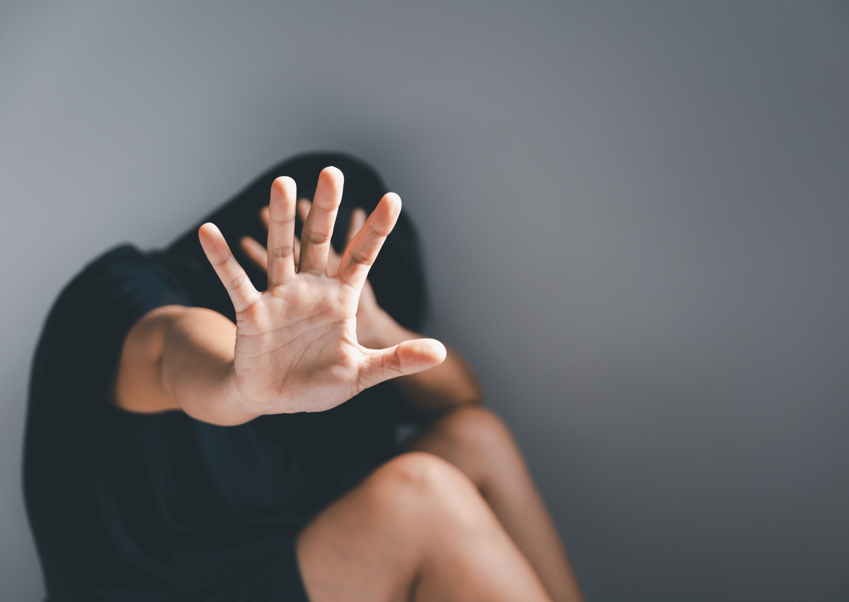 Gemeinsam gegen das Schweigen der Gewalt | Seit 1991 gibt es die Kampagne 16 Tage gegen Gewalt an Frauen, organisiert von der Organisation Women's Global Leadership. Diese findet jedes Jahr zwischen dem 25. November und dem 10. Dezember statt, mit Schweiz weiten Aktionen rund ums Thema geschlechterspezifische Gewalt. Es wird diskutiert, protestiert und aufgeklärt in verschiedensten Formen. Radiobeitrag gegen Gewalt an Frauen |