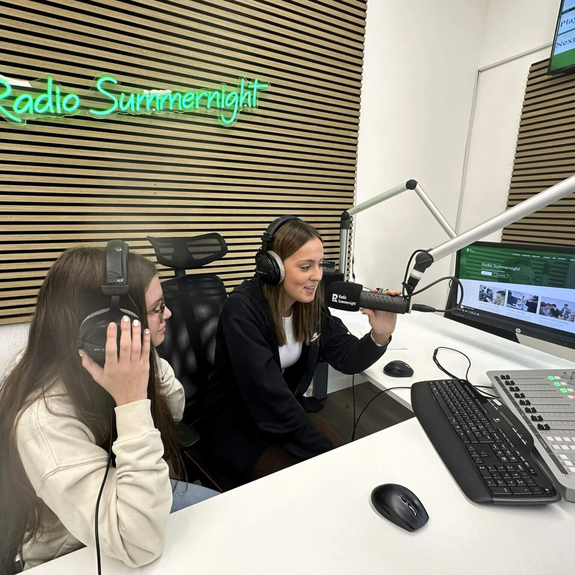 Radio_3 cropped Radio 3 scaled 1 |