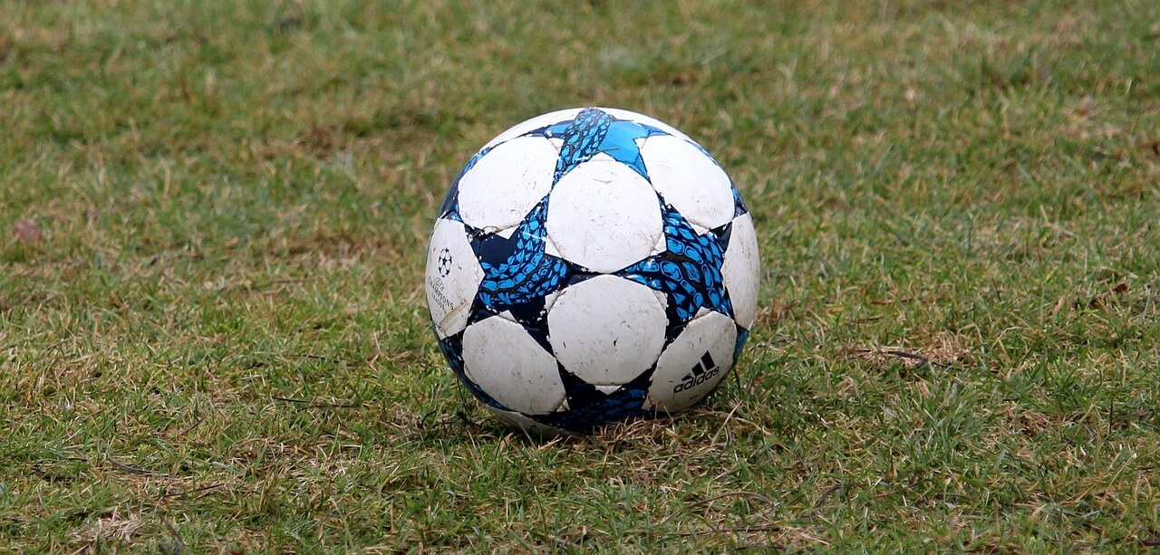 Ferienpass Zug: Fussball vs Tennis | In Fussball vs Tennis Radiobeitrag. Wird ihr die Nachteile von Fussball und Tennis erfahren. Aber ihr wird auch die Vorteile von Tennis und Fussball erfahren. football 3231041 1280 |