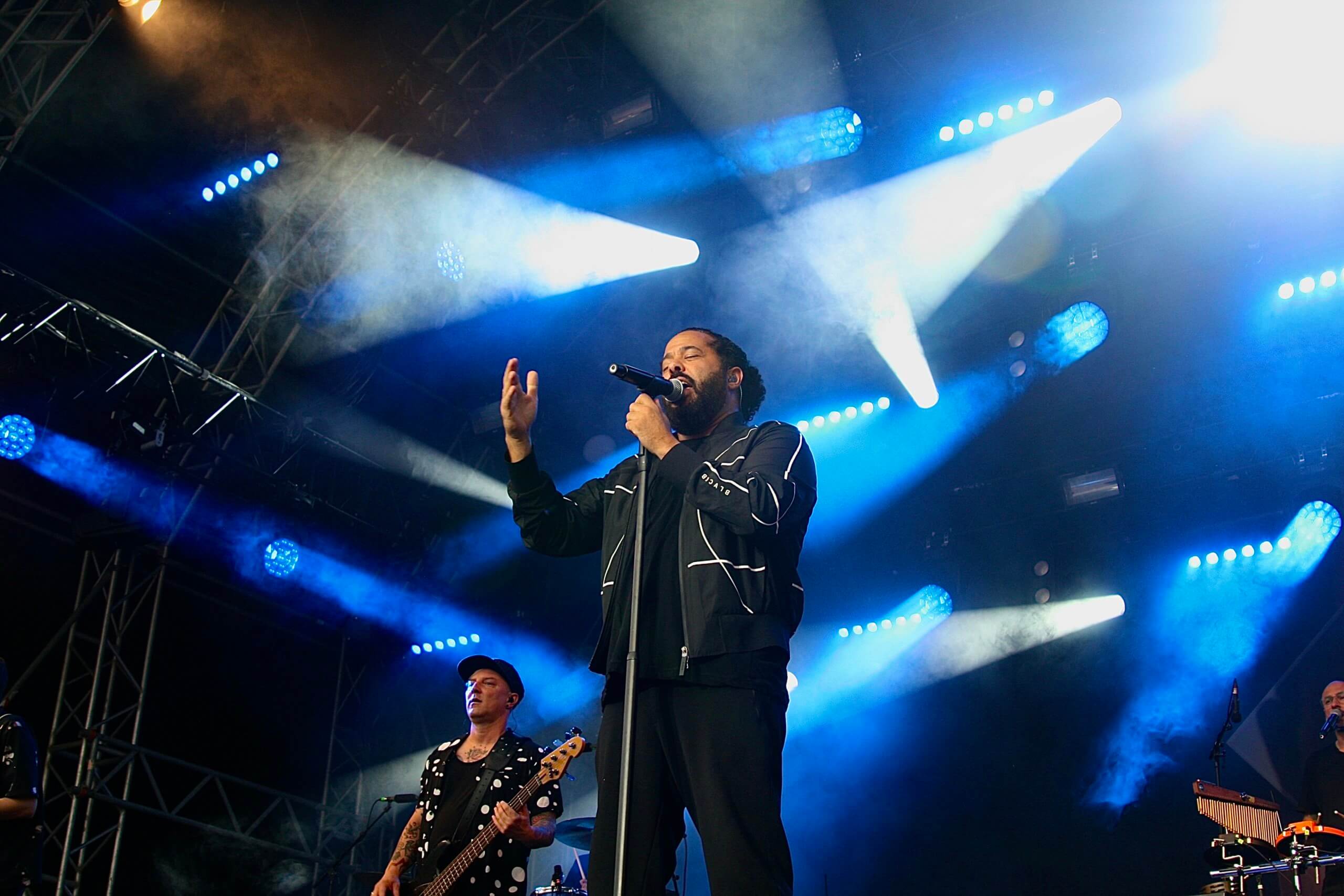 Heitere 2023: Der Rückblick auf ein unvergessliches Festivalwochenende | Vergangenes Wochenende war in Zofingen das beliebte Heitere Open Air. Das Festival welches auf dem Hausberg von Zofingen stattfand, lockte über 12'000 BesucherInnen aus der ganzen Schweiz an. Nicht nur Schweizer Sänger wie Lo&Leduc, Dodo oder Kunz gestalteten das Programm vom Heitere, sondern auch internationale Musiker wie Ray Dalton, Tom Gregory und Leony waren bei dem diesjährigen Heitere dabei. image00001 scaled |